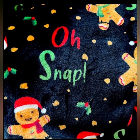 OH SNAP Christmas Gingerbread Plush Throw - Picture 4 of 4